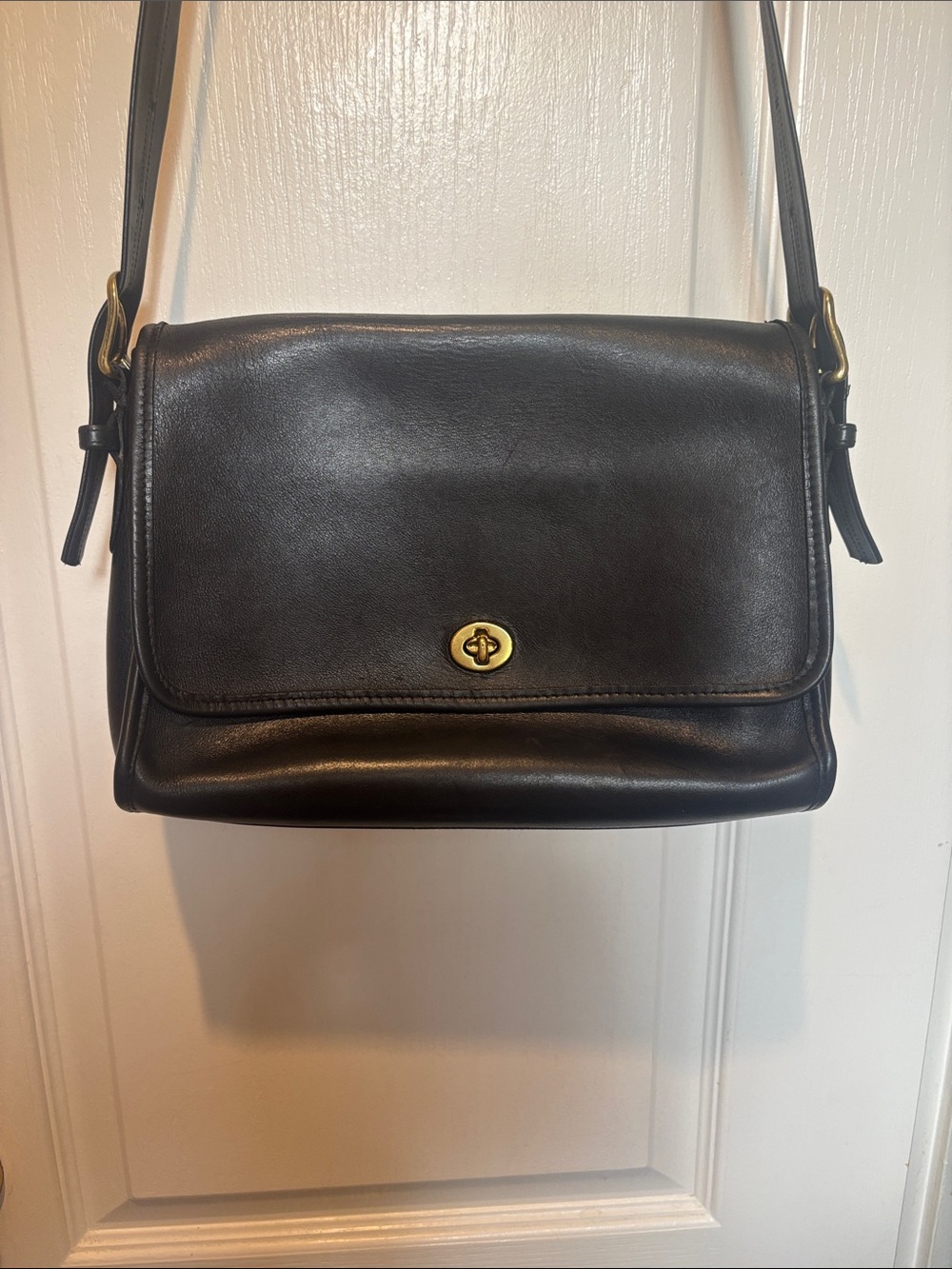 COACH VINTAGE NYC STEWARDESS BAG 9525 BLACK GLOVE TANNED LEATHER
GREAT CONDITION